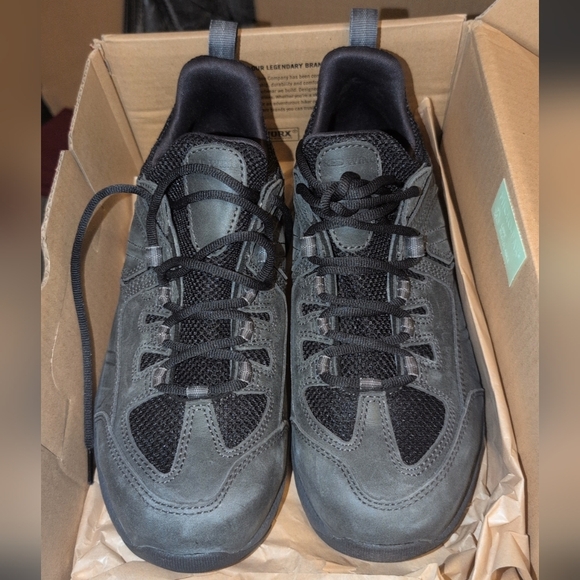 Men's Grey and Red Red Wing Shoes Size 7.5 - Picture 2 of 3